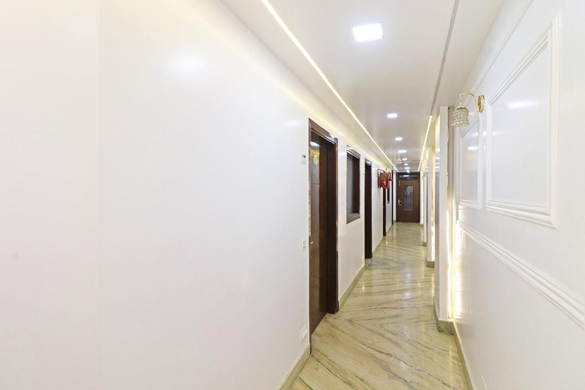 Samrat Residency 10 Mints Walking Distance Nizamuddin Railway Station Hotel 4*