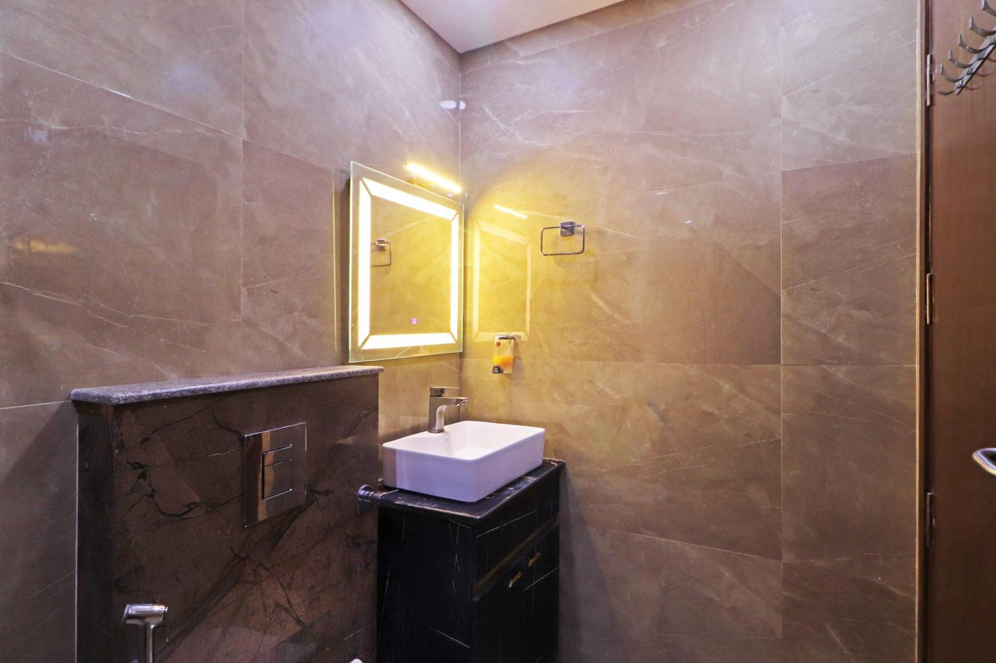 Samrat Residency 10 Mints Walking Distance Nizamuddin Railway Station 4*