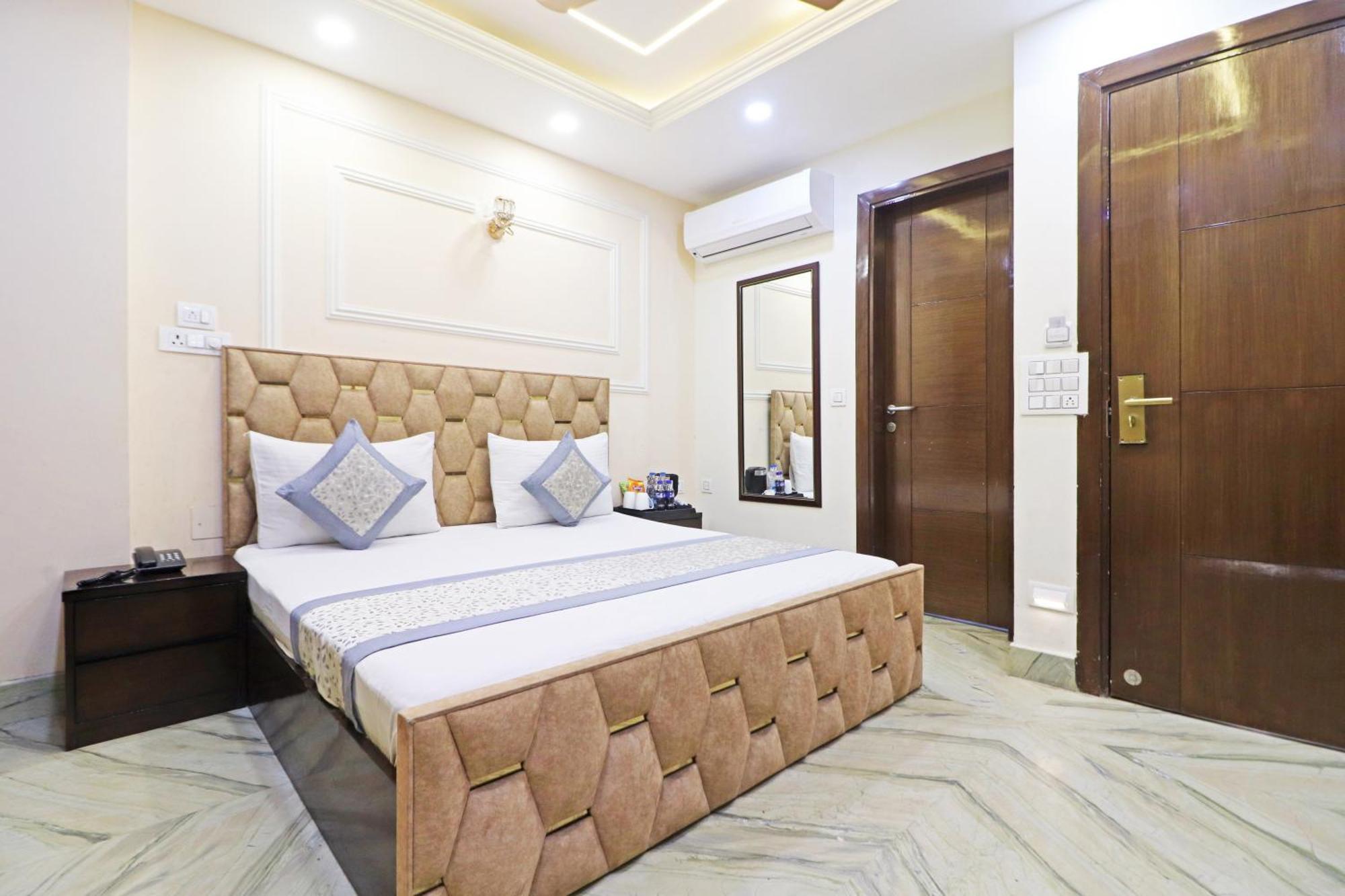 Samrat Residency 10 Mints Walking Distance Nizamuddin Railway Station Hotel