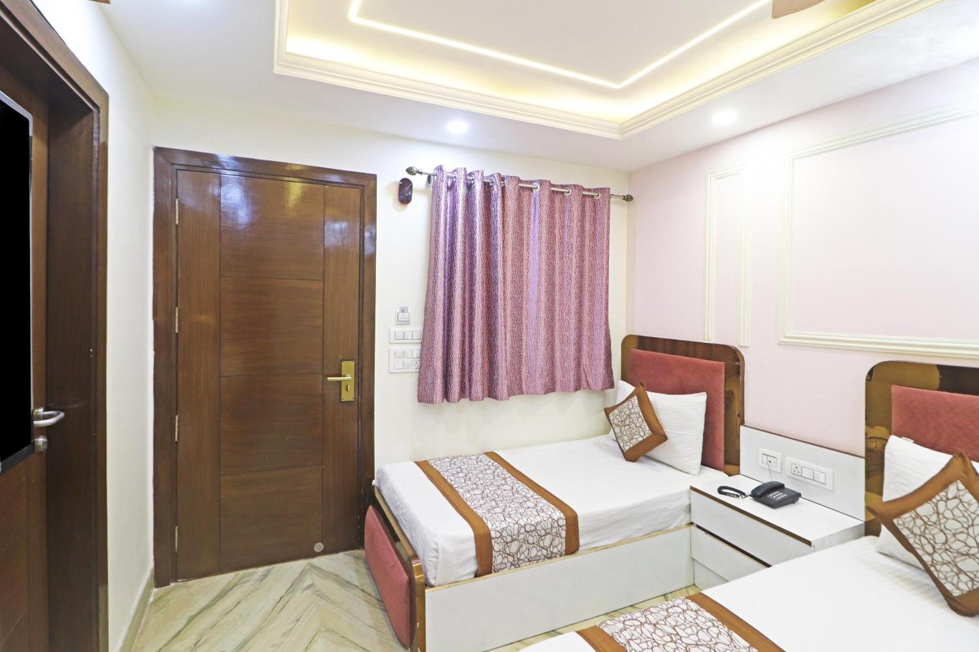 Samrat Residency 10 Mints Walking Distance Nizamuddin Railway Station Hotel