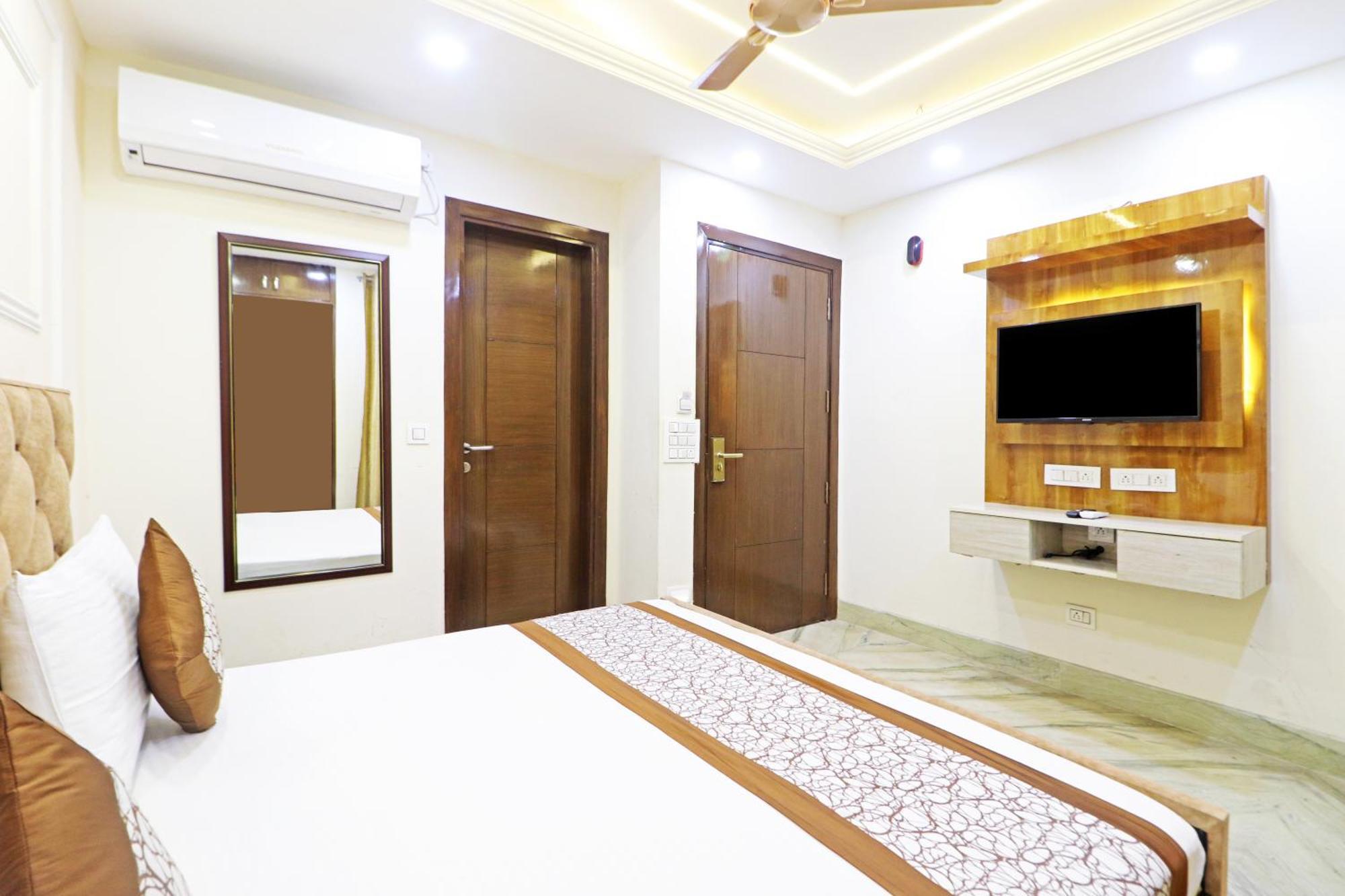 Samrat Residency 10 Mints Walking Distance Nizamuddin Railway Station Hotel 4*