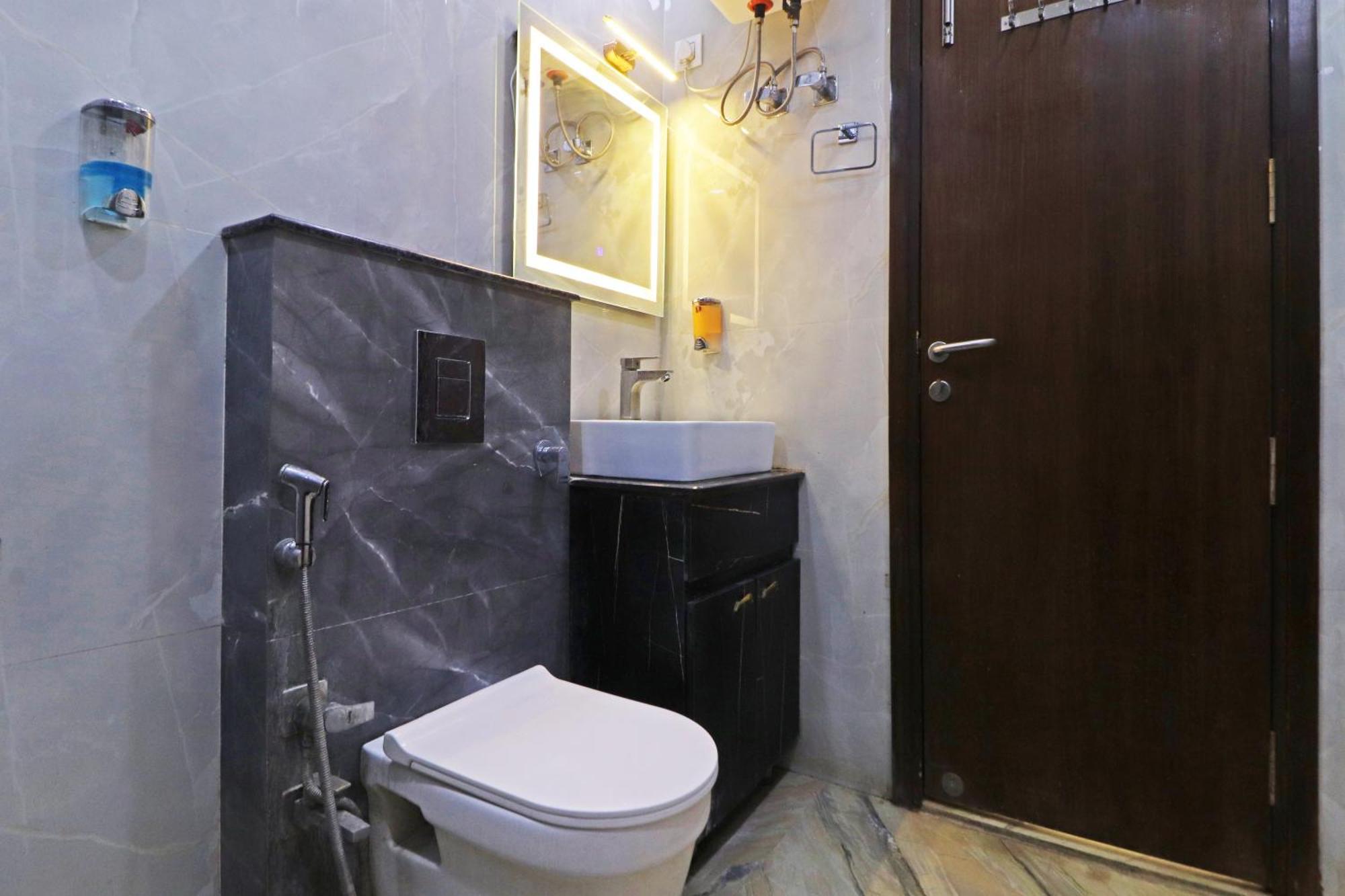 Hotel Samrat Residency 10 Mints Walking Distance Nizamuddin Railway Station Nova Deli
