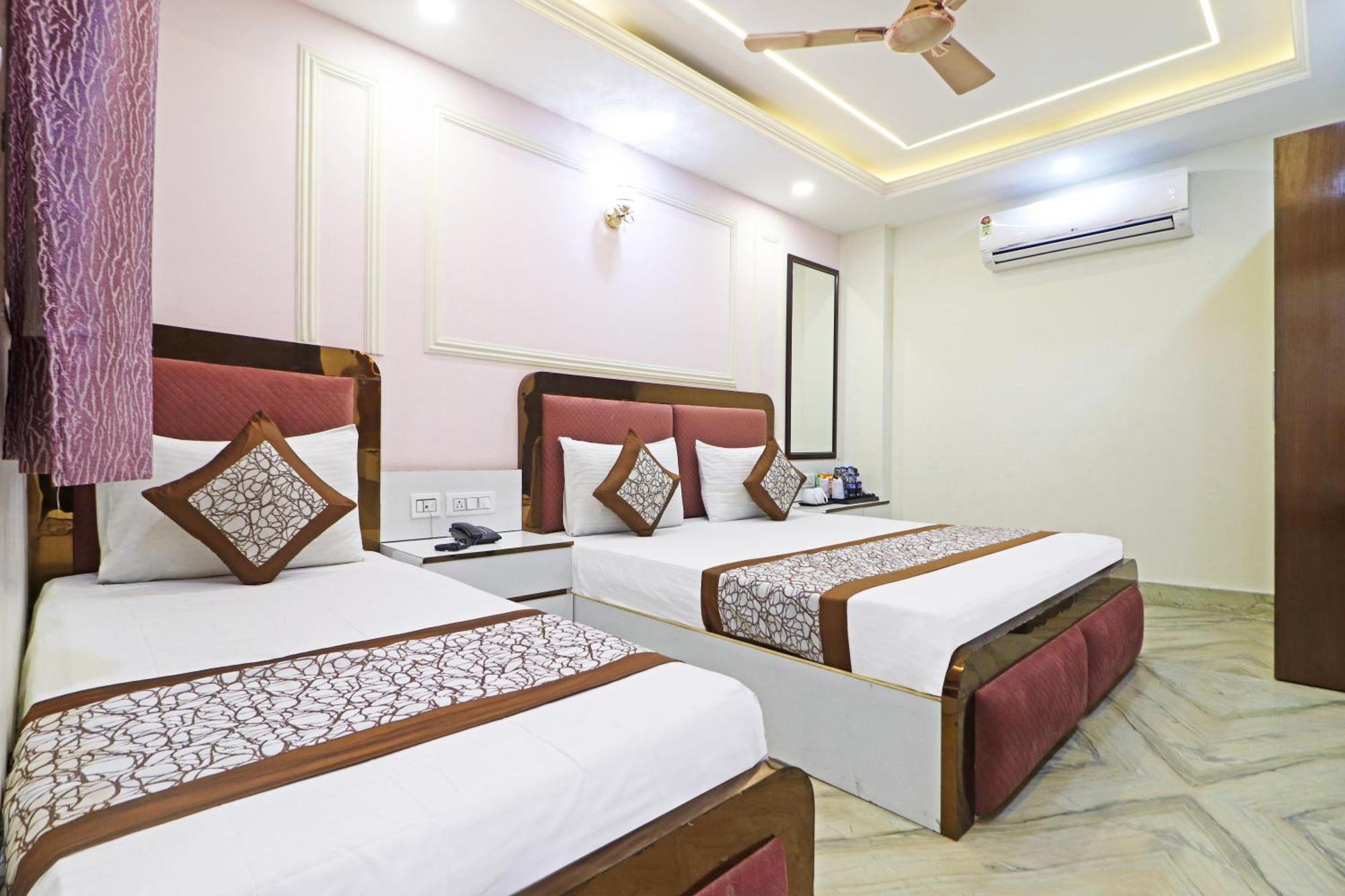 Samrat Residency 10 Mints Walking Distance Nizamuddin Railway Station
