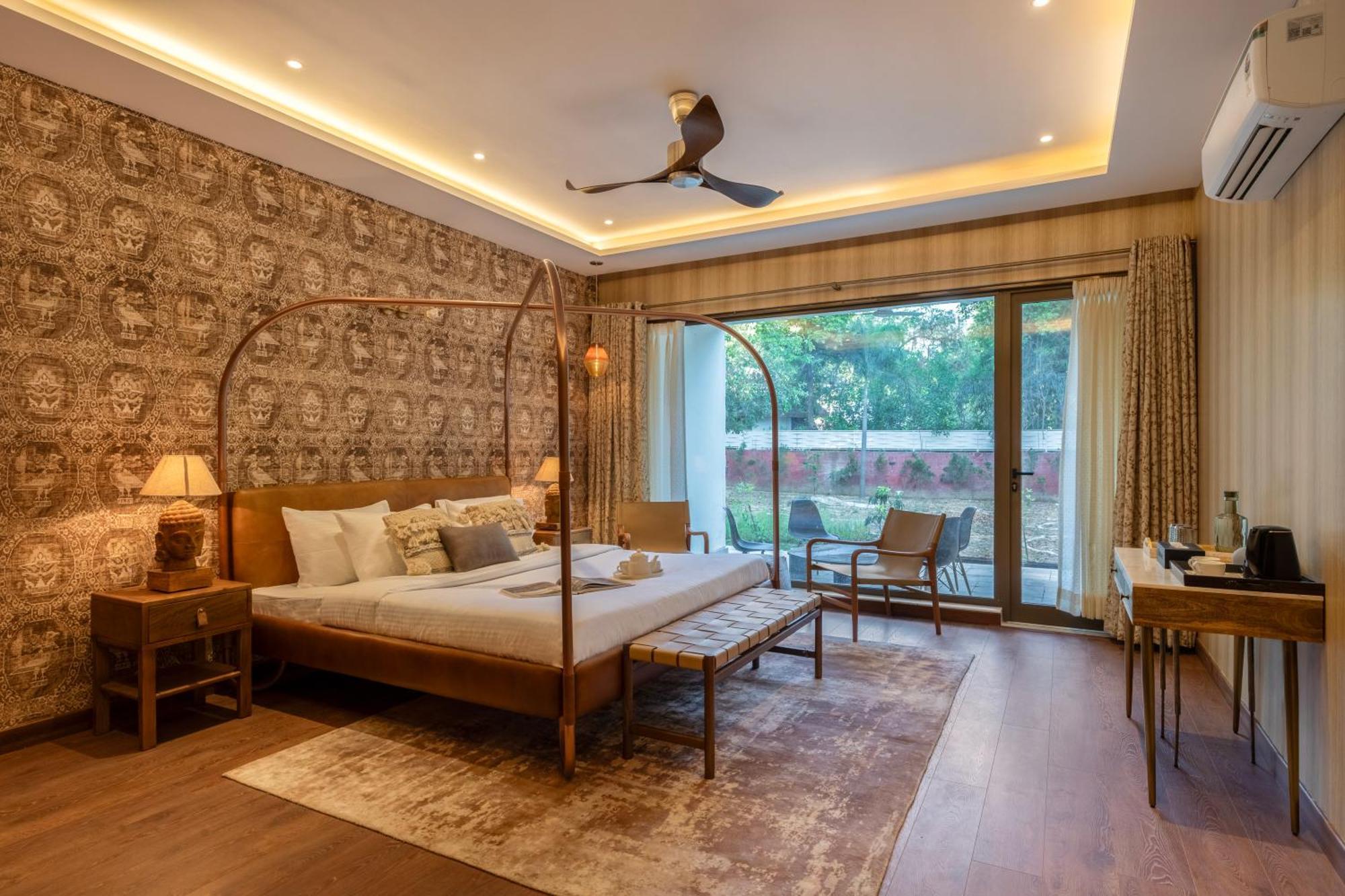Elivaas Oasis - Luxe 6 Bhk With Pvt Pool Villa New Delhi