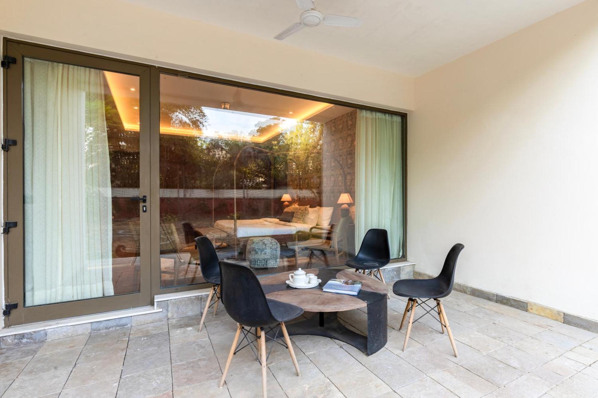 Villa Elivaas Oasis - Luxe 6 Bhk With Pvt Pool New Delhi