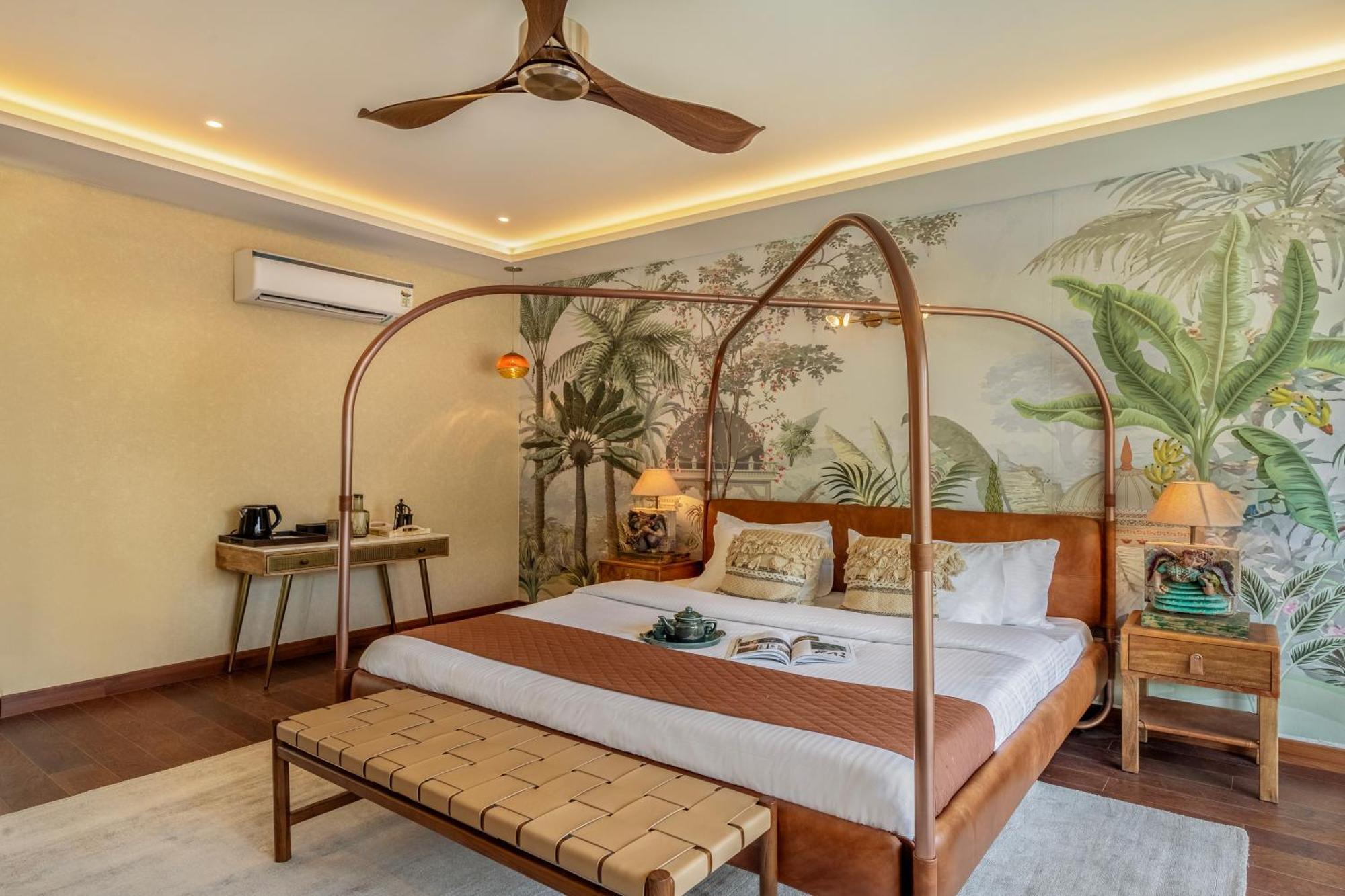 Elivaas Oasis - Luxe 6 Bhk With Pvt Pool Villa New Delhi