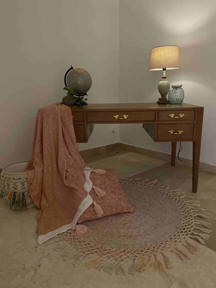 South Delhi, Artistic 4bhk - Vasant Kunj By Maple Key *