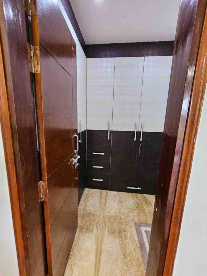 South Delhi, Artistic 4bhk - Vasant Kunj By Maple Key Apartment *