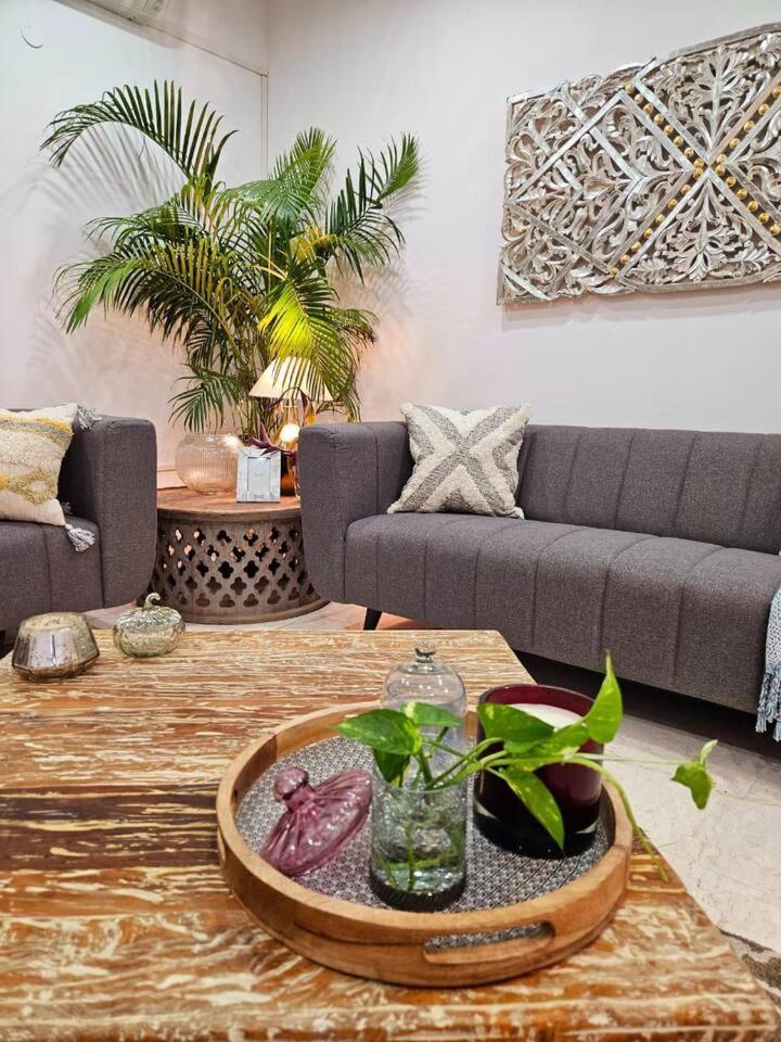 South Delhi, Artistic 4bhk - Vasant Kunj By Maple Key Apartment *