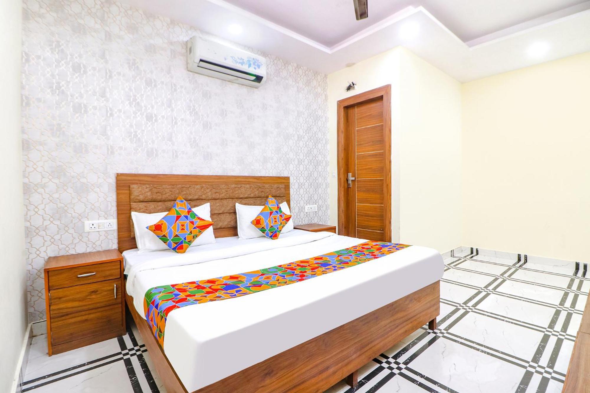 Hotel Fabhotel Starlight