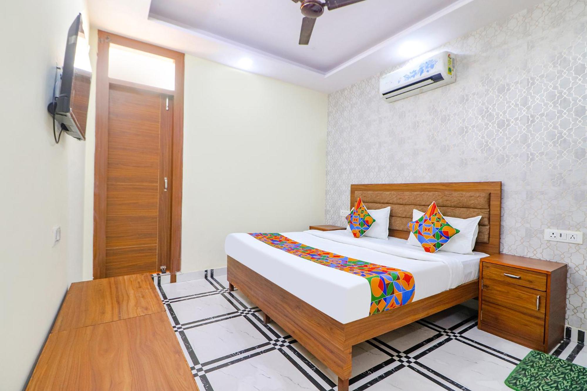 Fabhotel Starlight 3* New Delhi