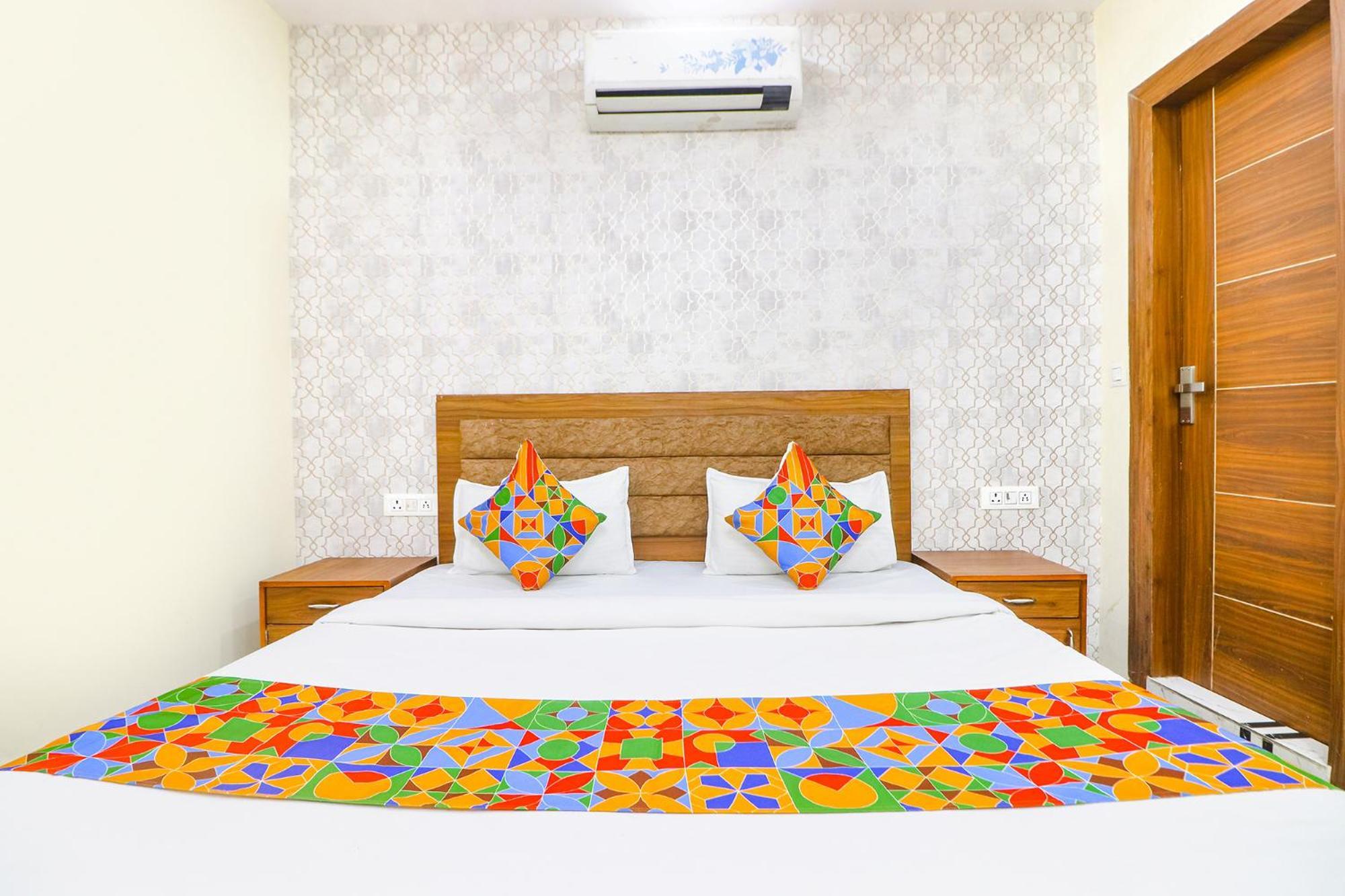 Fabhotel Starlight