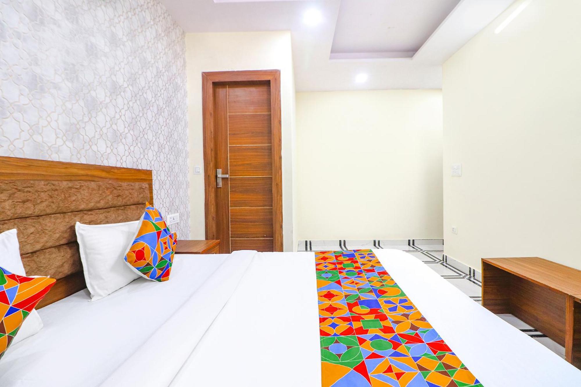 Fabhotel Starlight Hotel