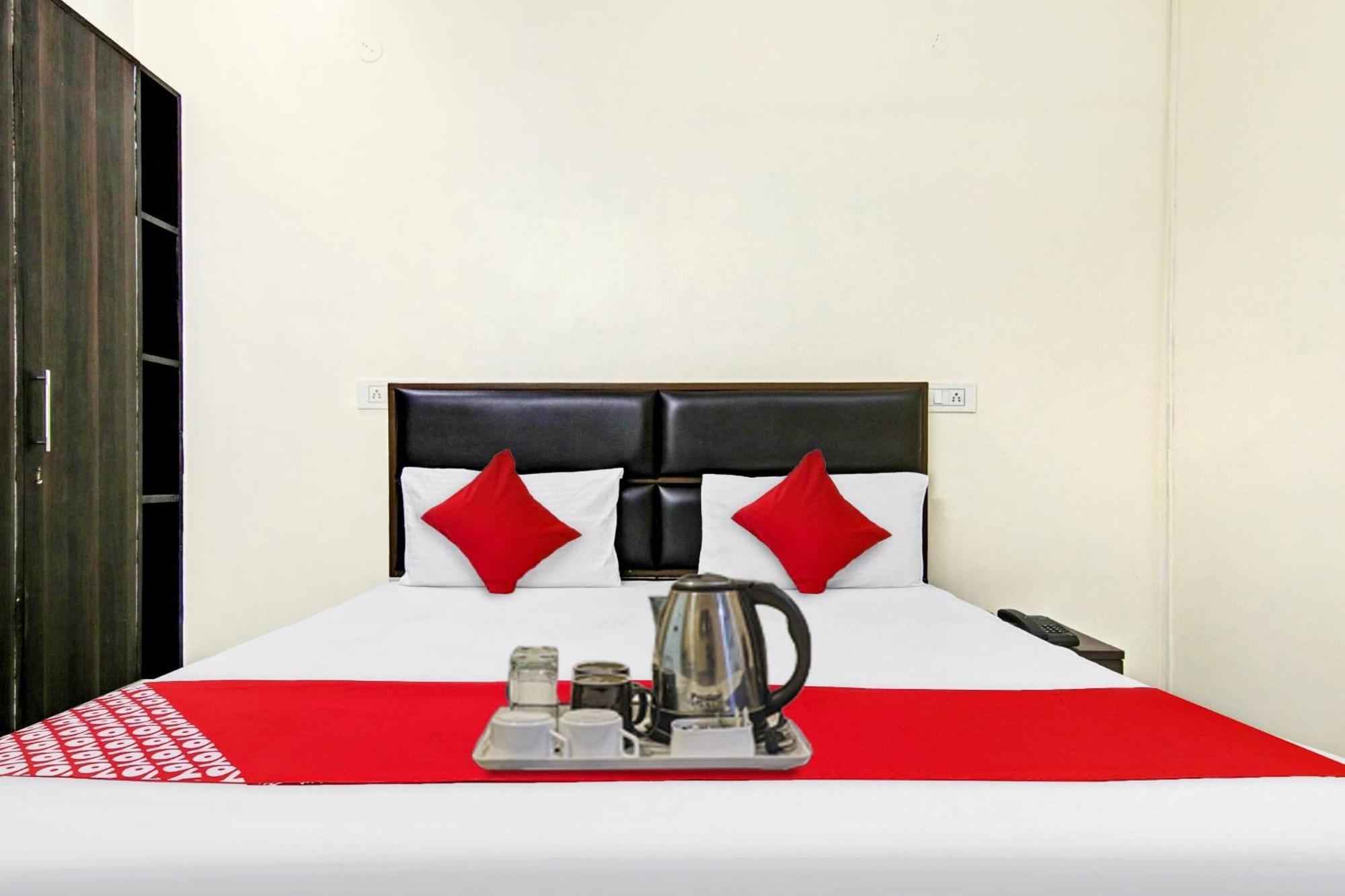 Hotel O Star Light Near Lotus Temple
