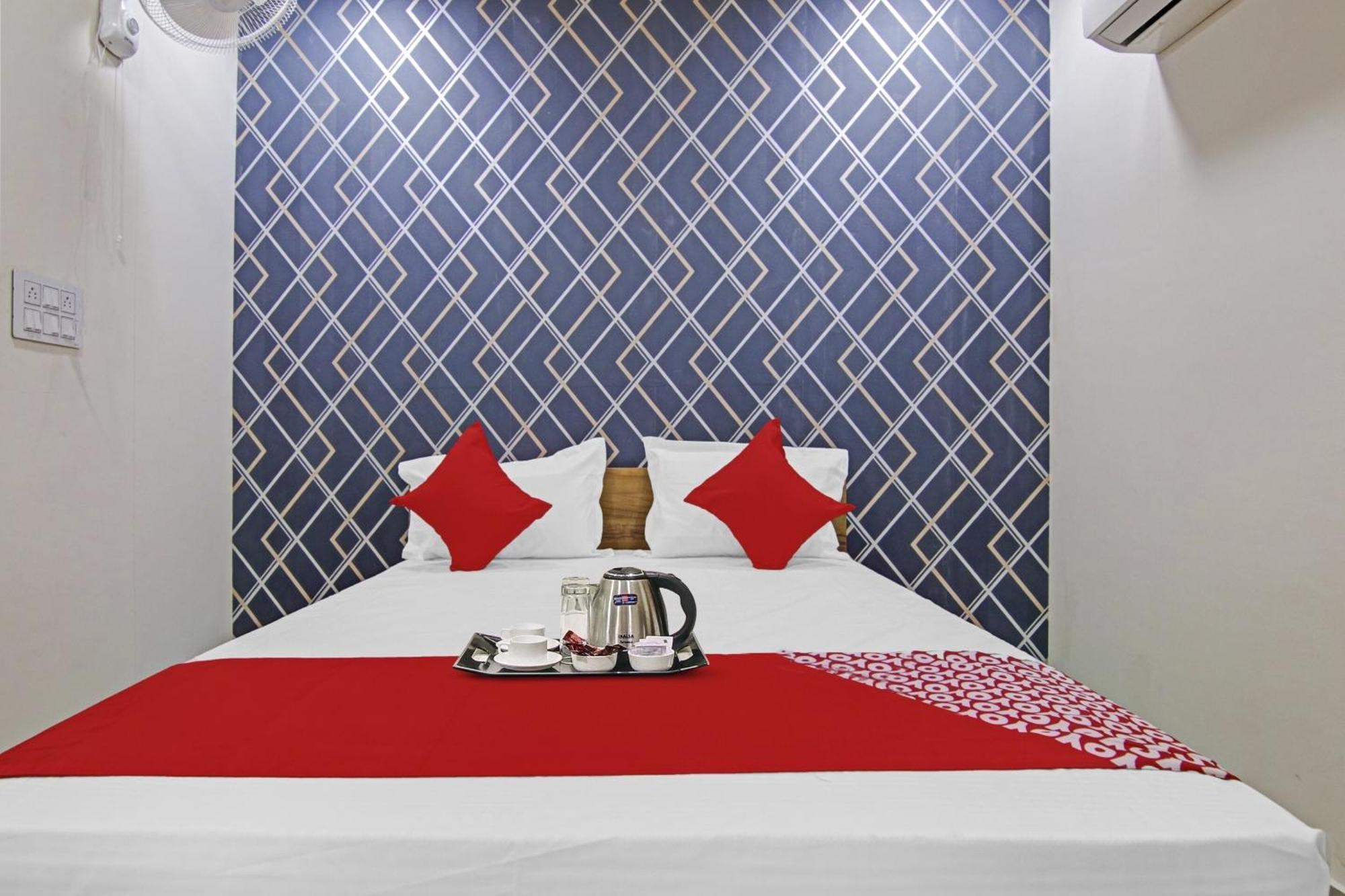 O Sr Residency Near Ccd Hotel 4*