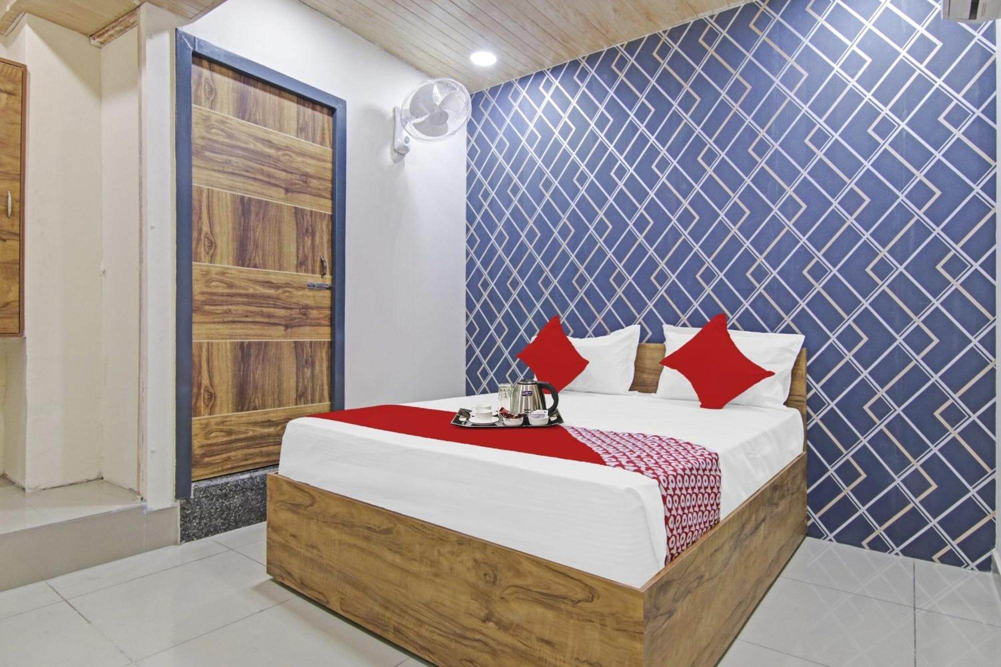 O Sr Residency Near Ccd Hotel 4*