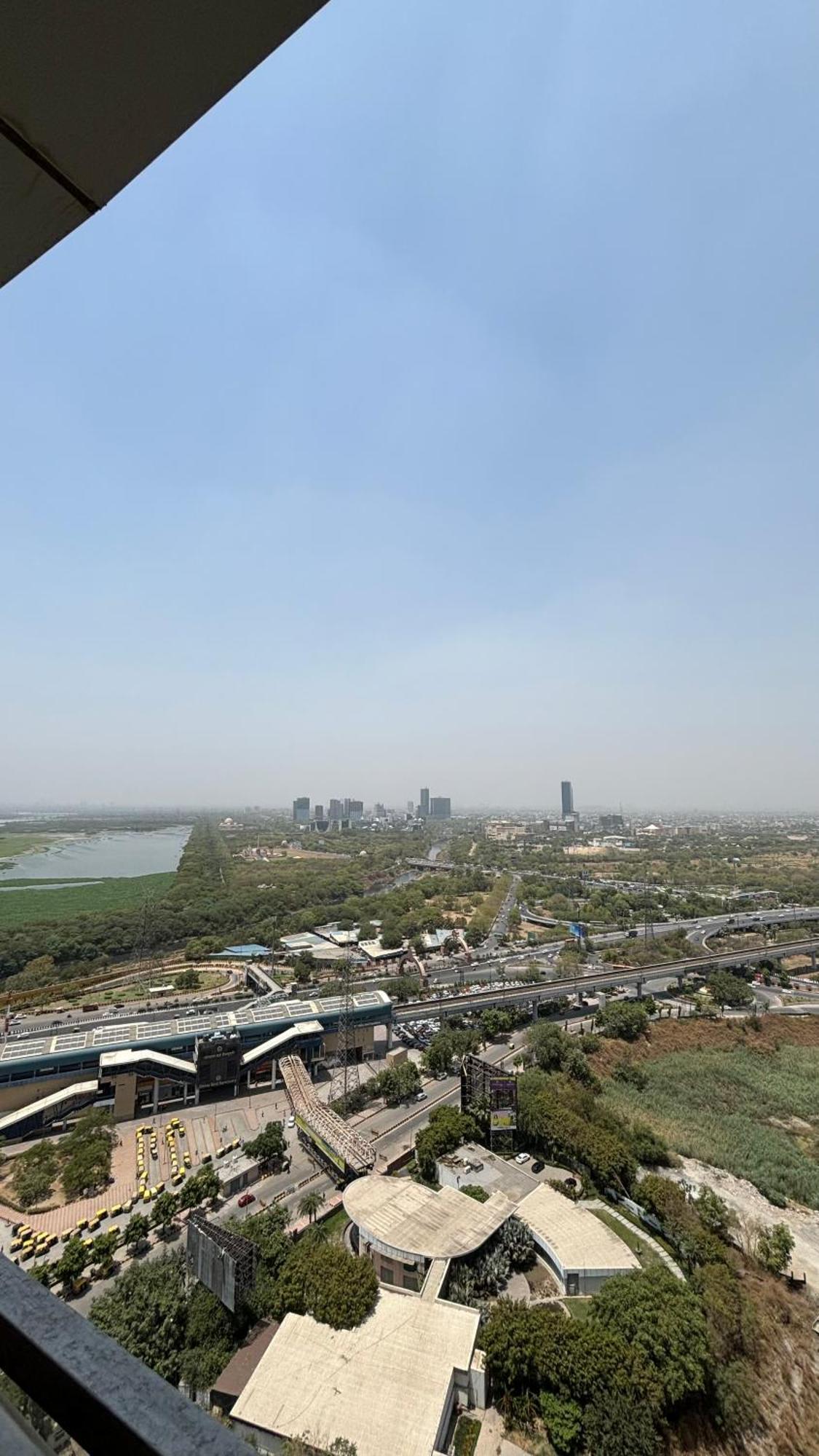 Countryside Luxury - Supernova Noida Apartment *