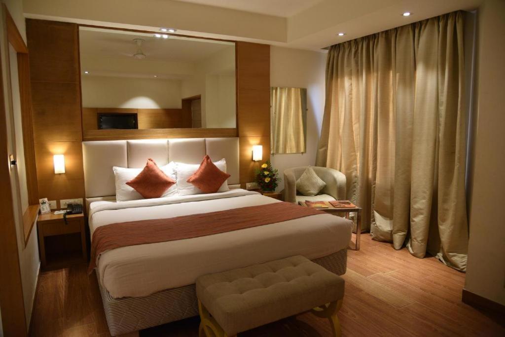 Hotel Gross Near Igi Airport