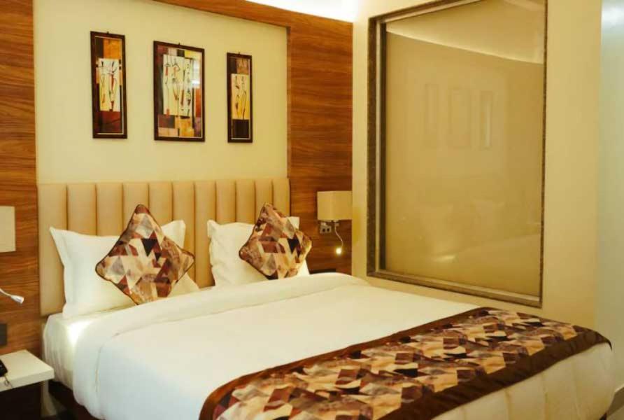 Hotel Gross Near Igi Airport
