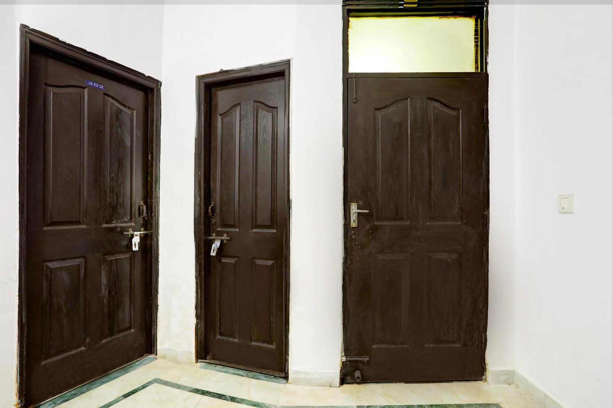 Roomshala 170 Aura - Malviya Nagar Hotel New Delhi