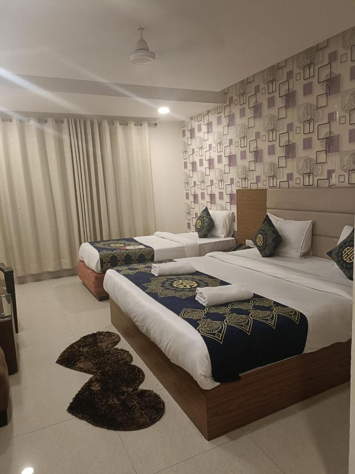 Grand By D'capitol Near Delhi Airport Hotel 4*