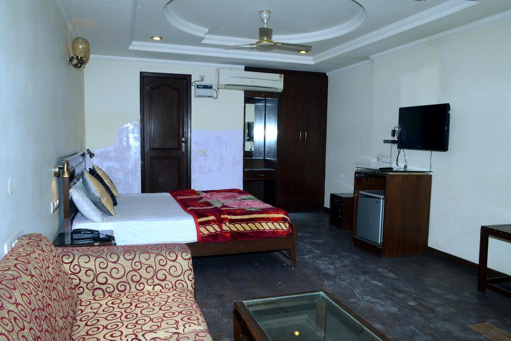 Hebron 2* New Delhi