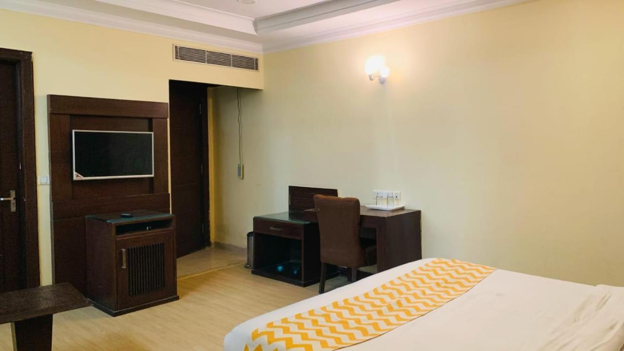 Perial - Nehru Palace * New Delhi