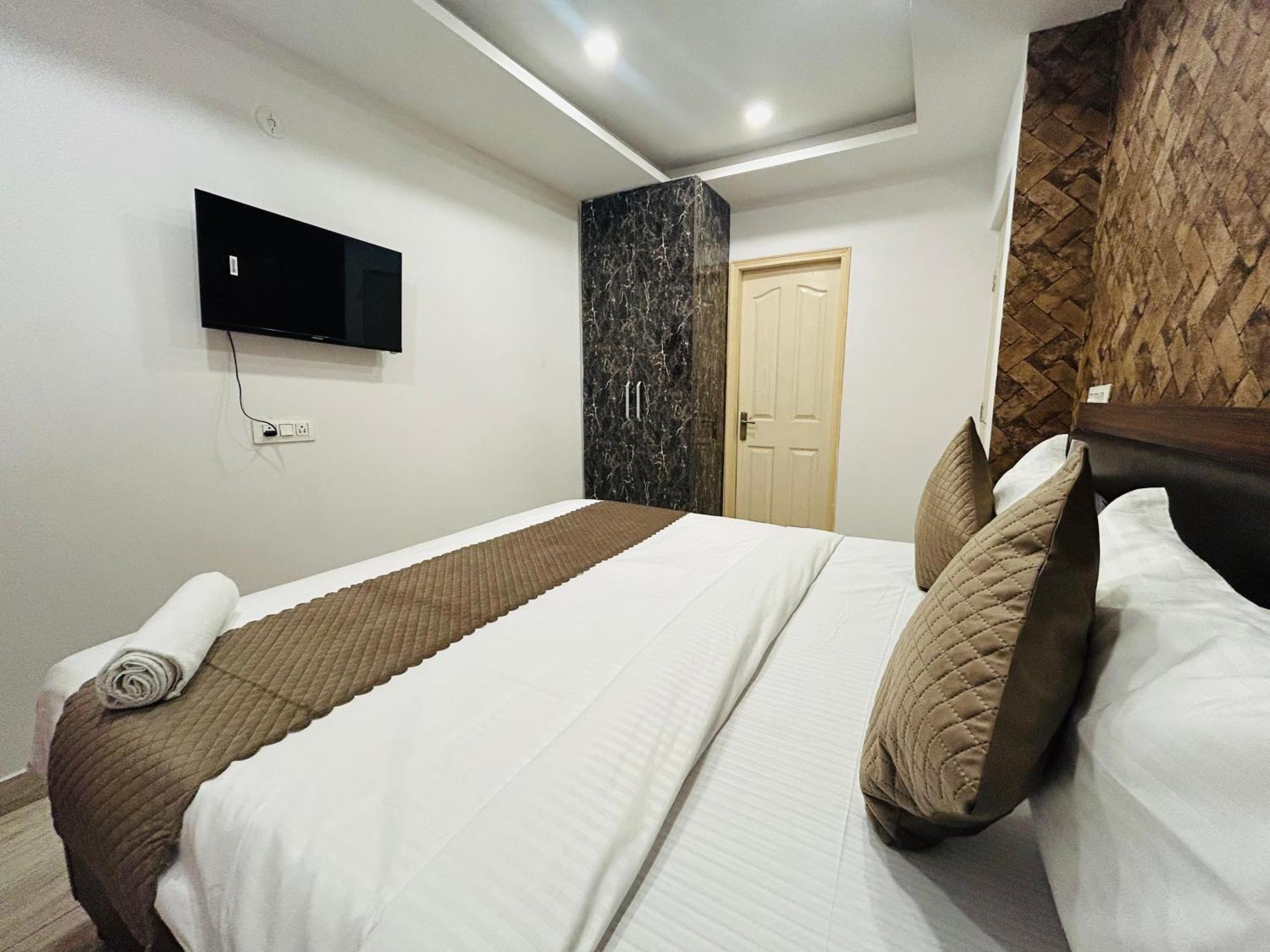 O Devika Hotel