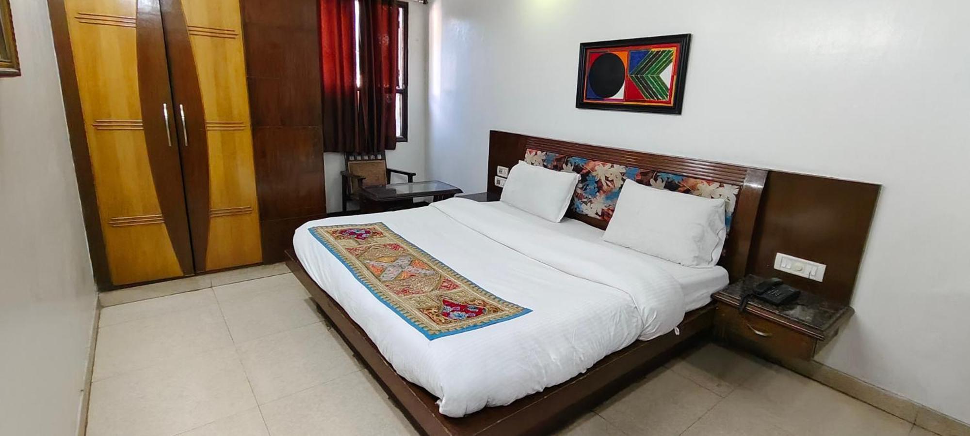 Hotel Royal Plaza-new Delhi 3*
