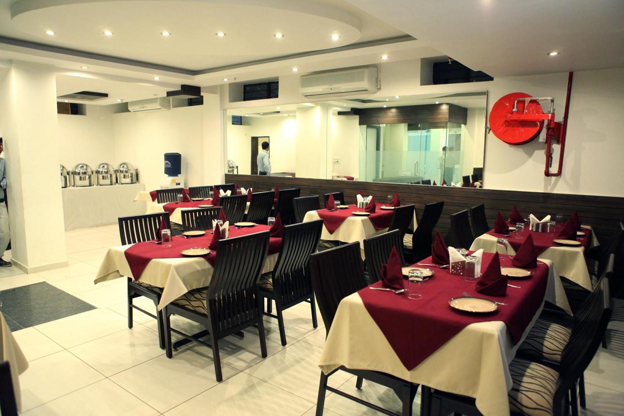 Saar Hotel 3*