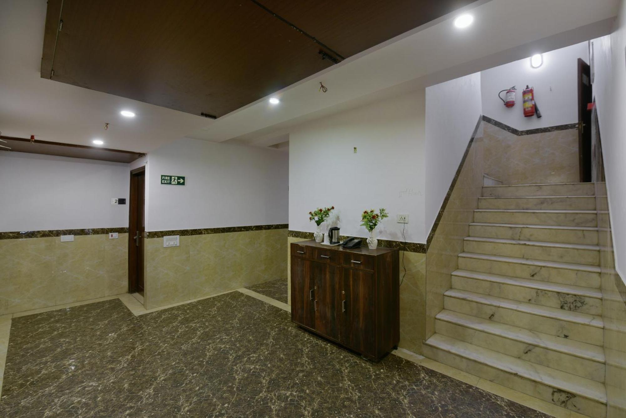 Hotel Capital O 2242 Yuvraj Deluxe