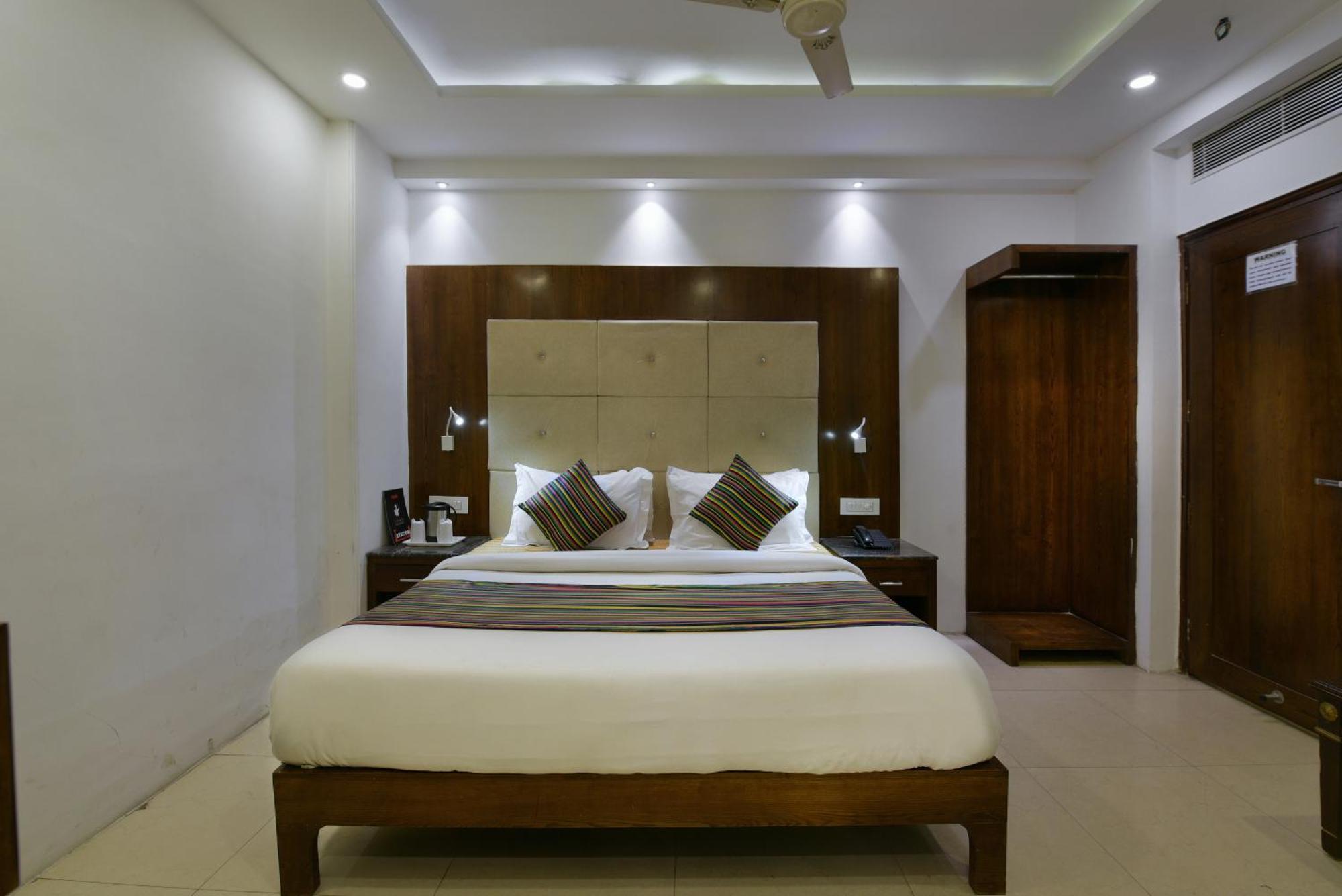 Capital O 2242 Yuvraj Deluxe New Delhi