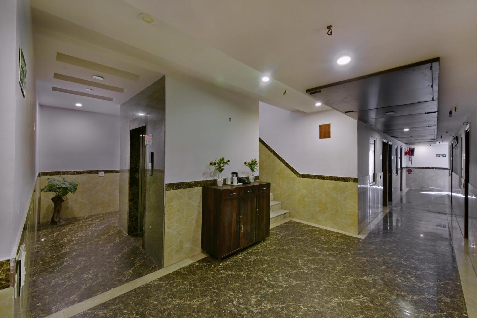 Hotel Capital O 2242 Yuvraj Deluxe 3*