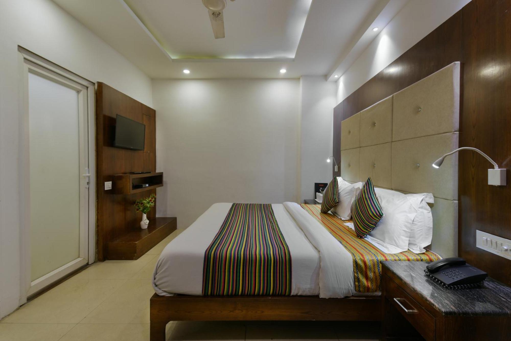 Capital O 2242 Yuvraj Deluxe New Delhi