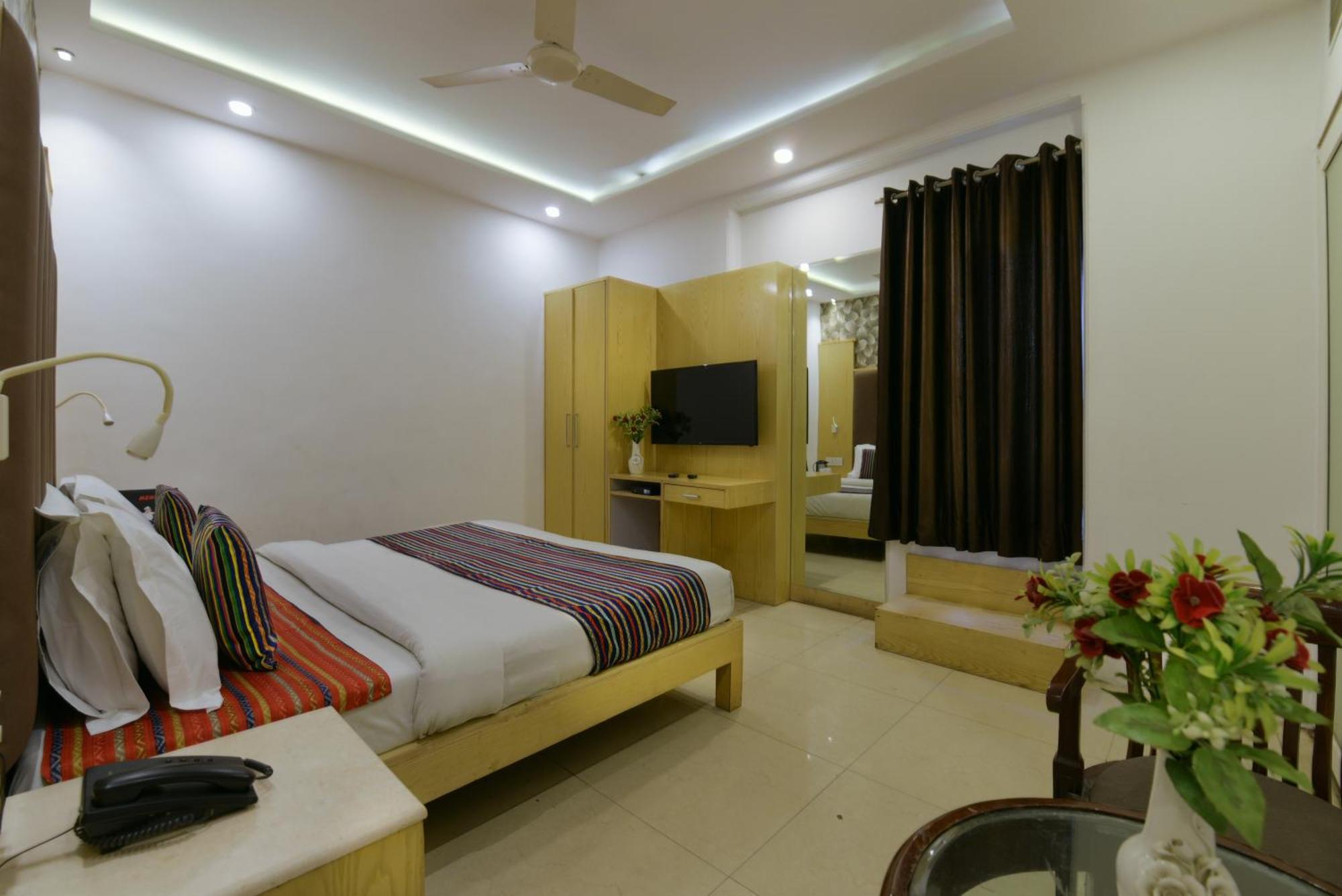 Capital O 2242 Yuvraj Deluxe Hotel New Delhi
