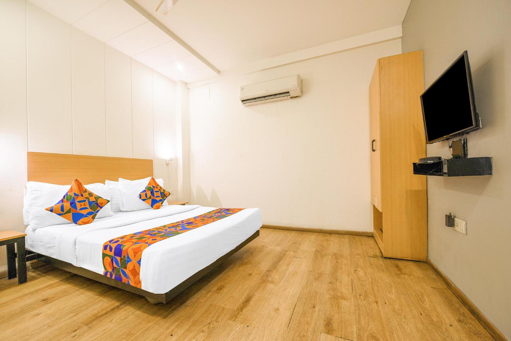 Hotel Fabhotel Harsh Vihar