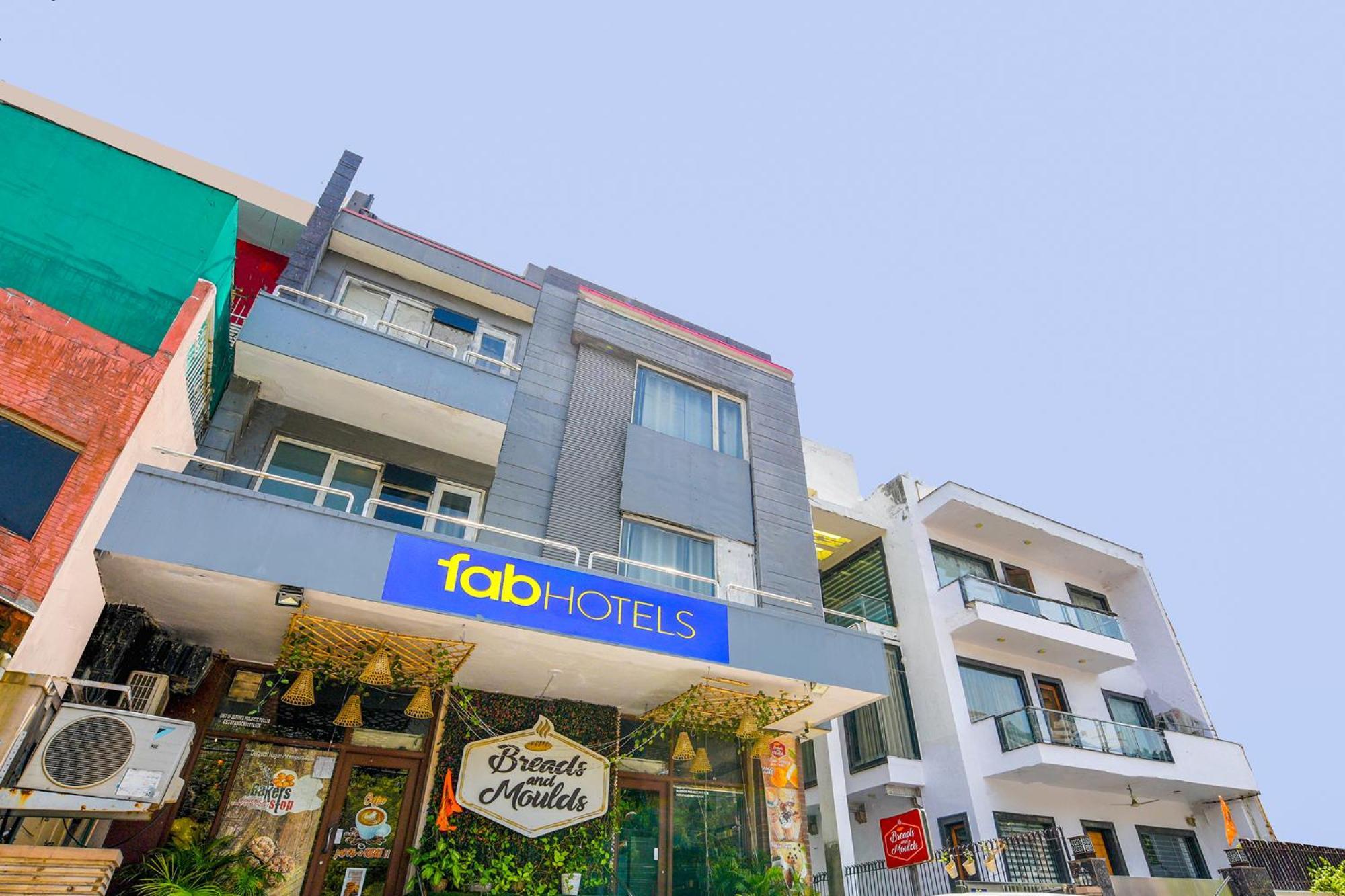 Fabhotel Harsh Vihar 3*