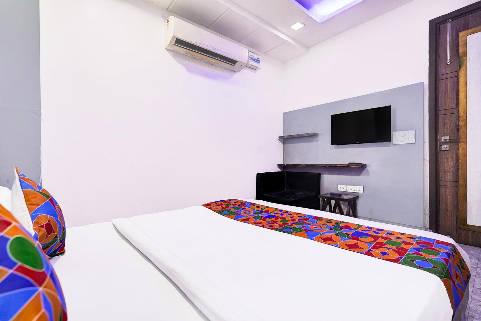 Hotel Fabhotel Season Grand
