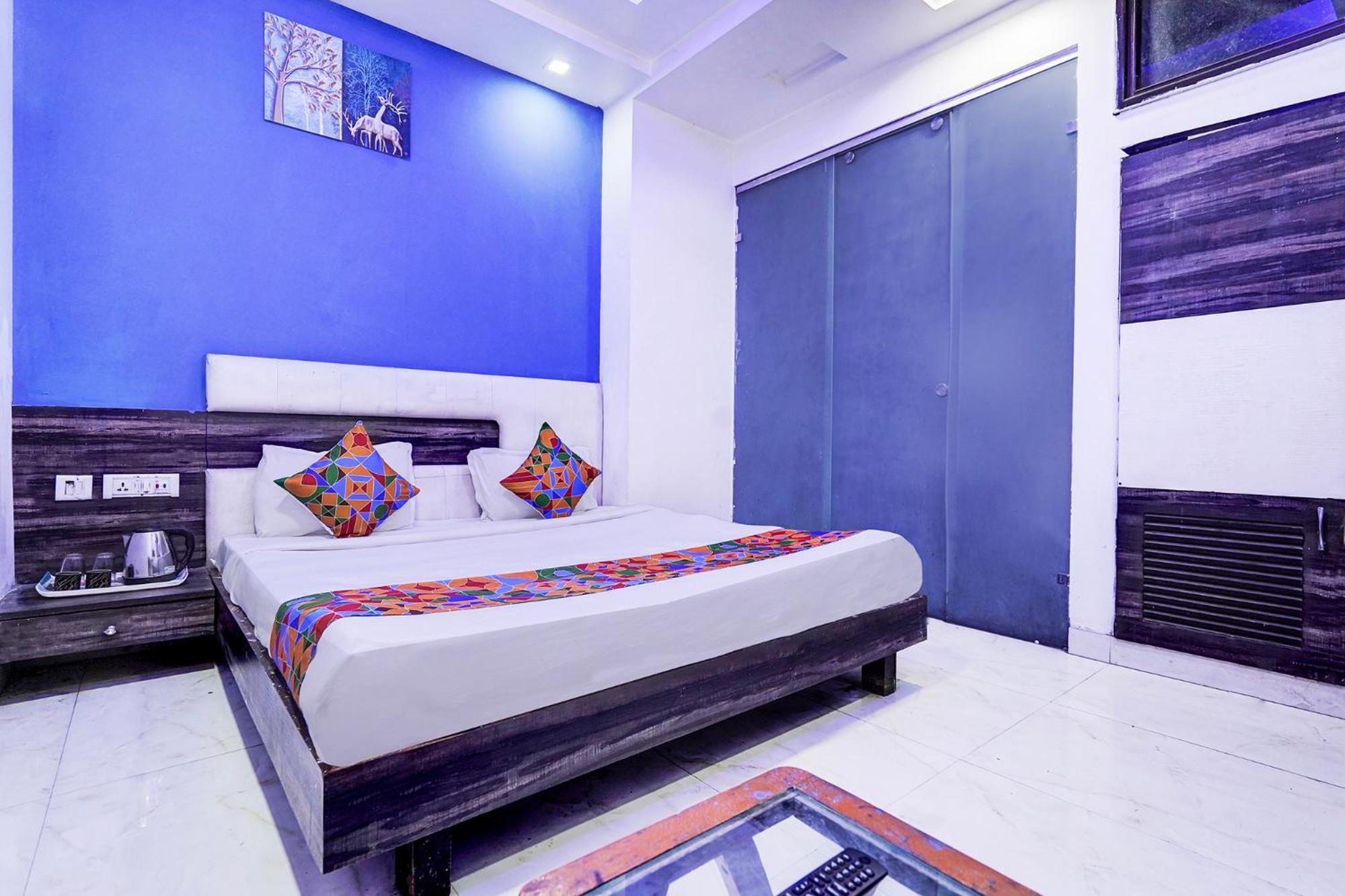 Hotel Fabhotel Season Grand