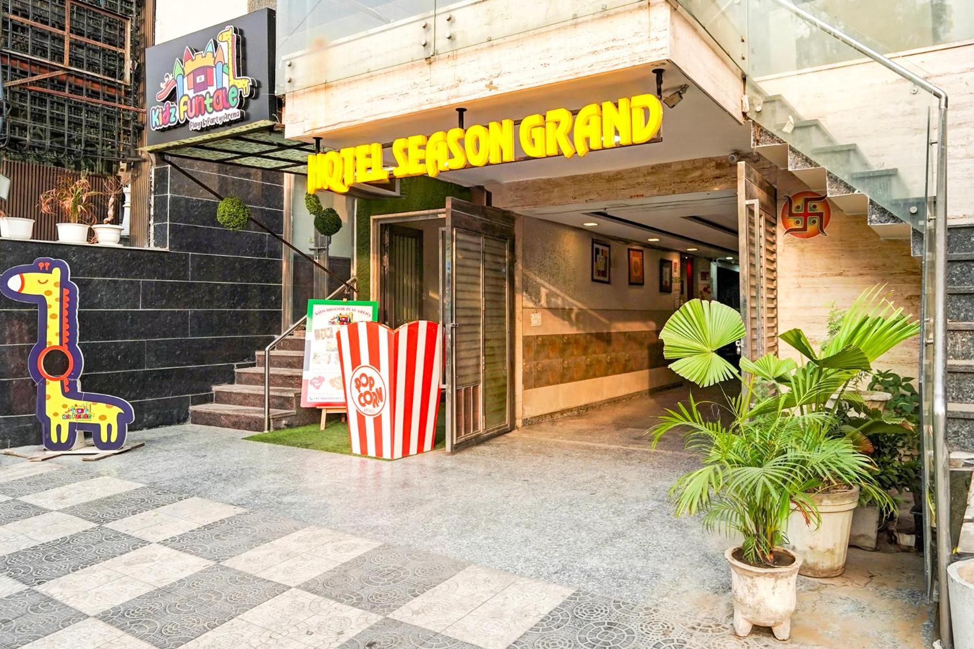Hotel Fabhotel Season Grand 3*