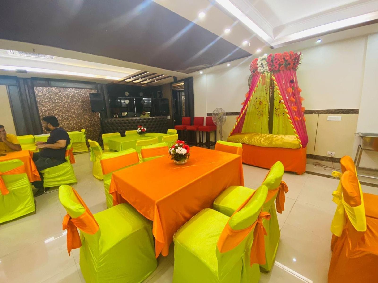 Lloyd Residency Nehru Place Hotel 3*
