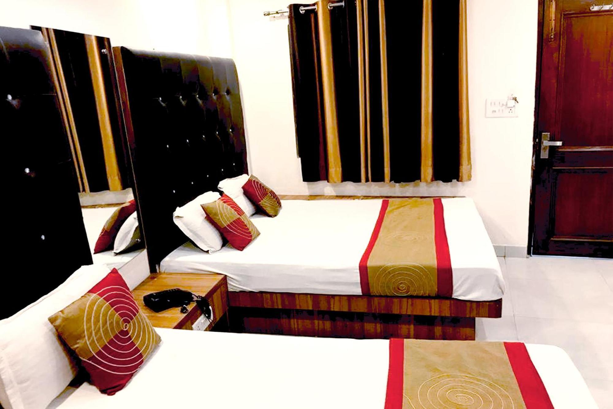 Hotel Crystal Deluxe At Railway Station