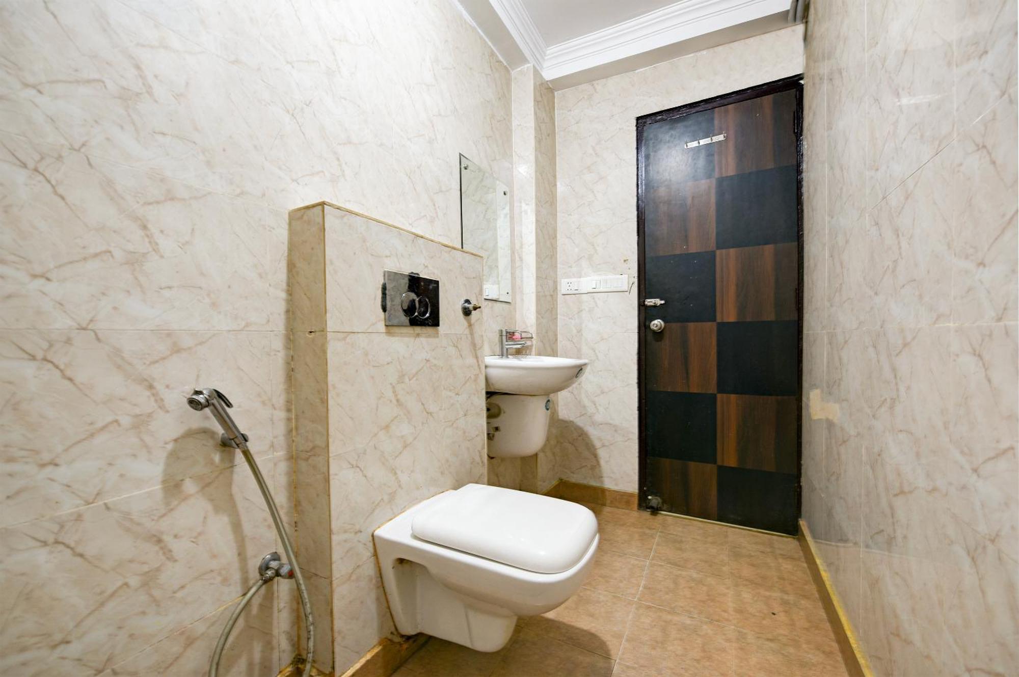 Airport Square Plaza 3*