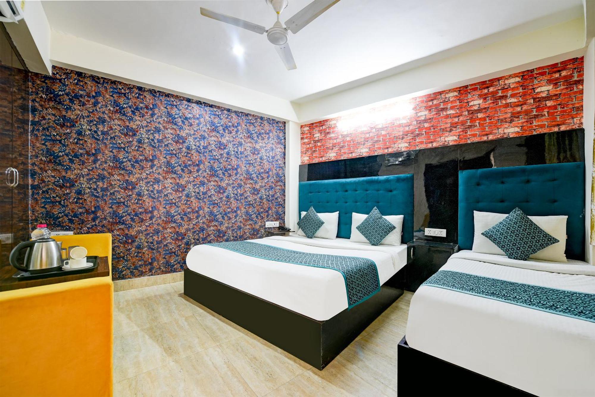 Hotel Airport Square Plaza 3*