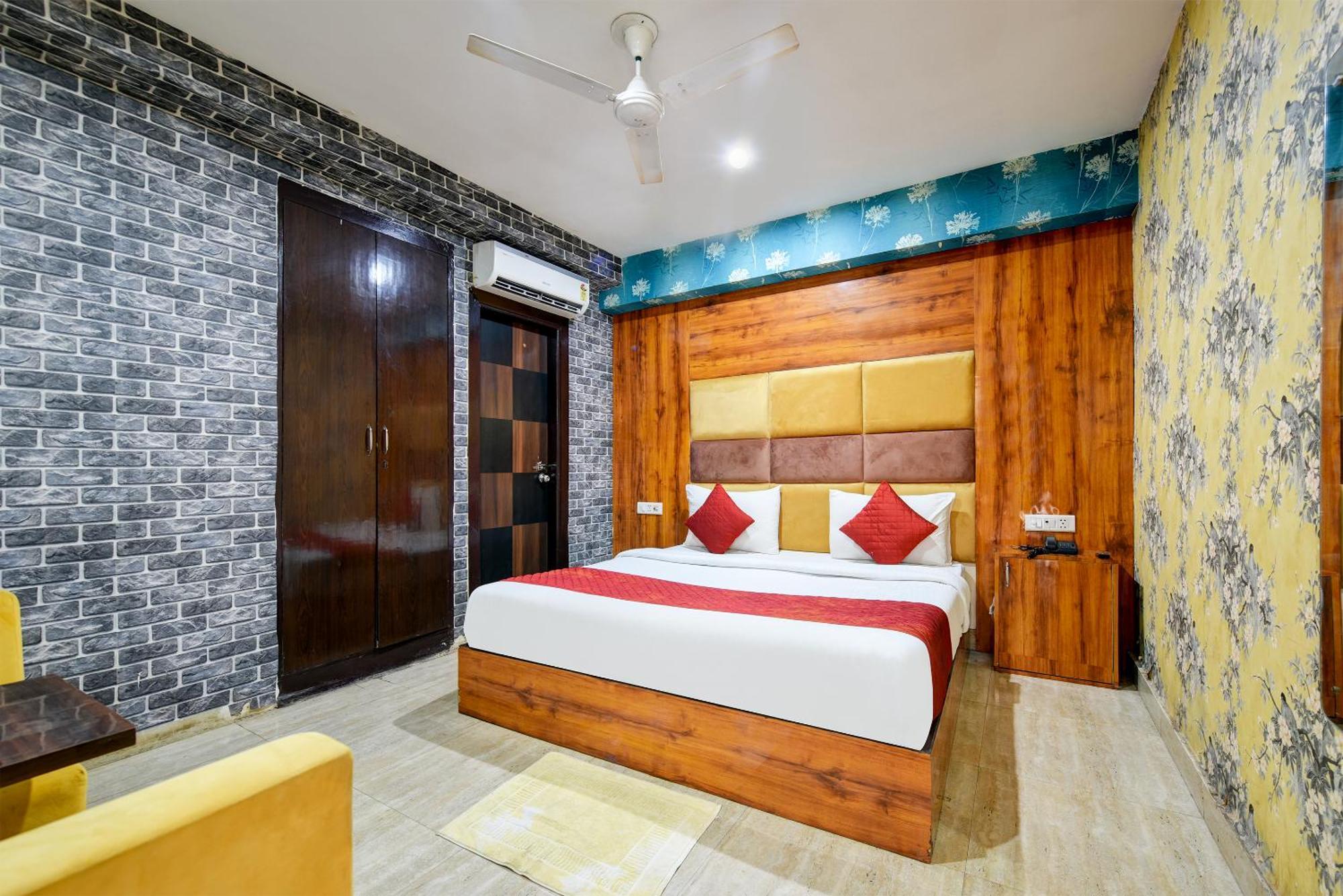Airport Square Plaza 3*