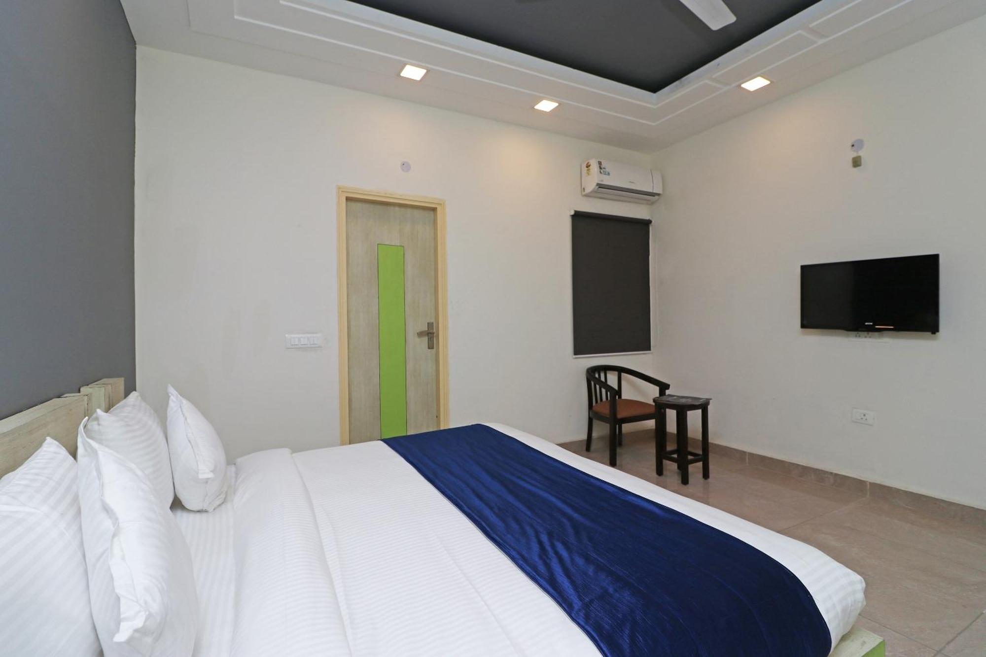 Bed & Breakfast Crystal Plaza Delhi Airport New Delhi