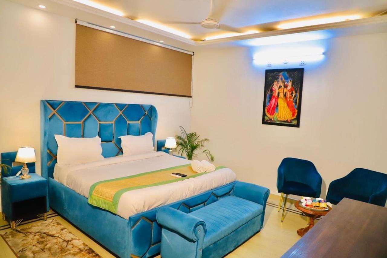 Divine India Service 3 Bhk D-198 Saket New Delhi