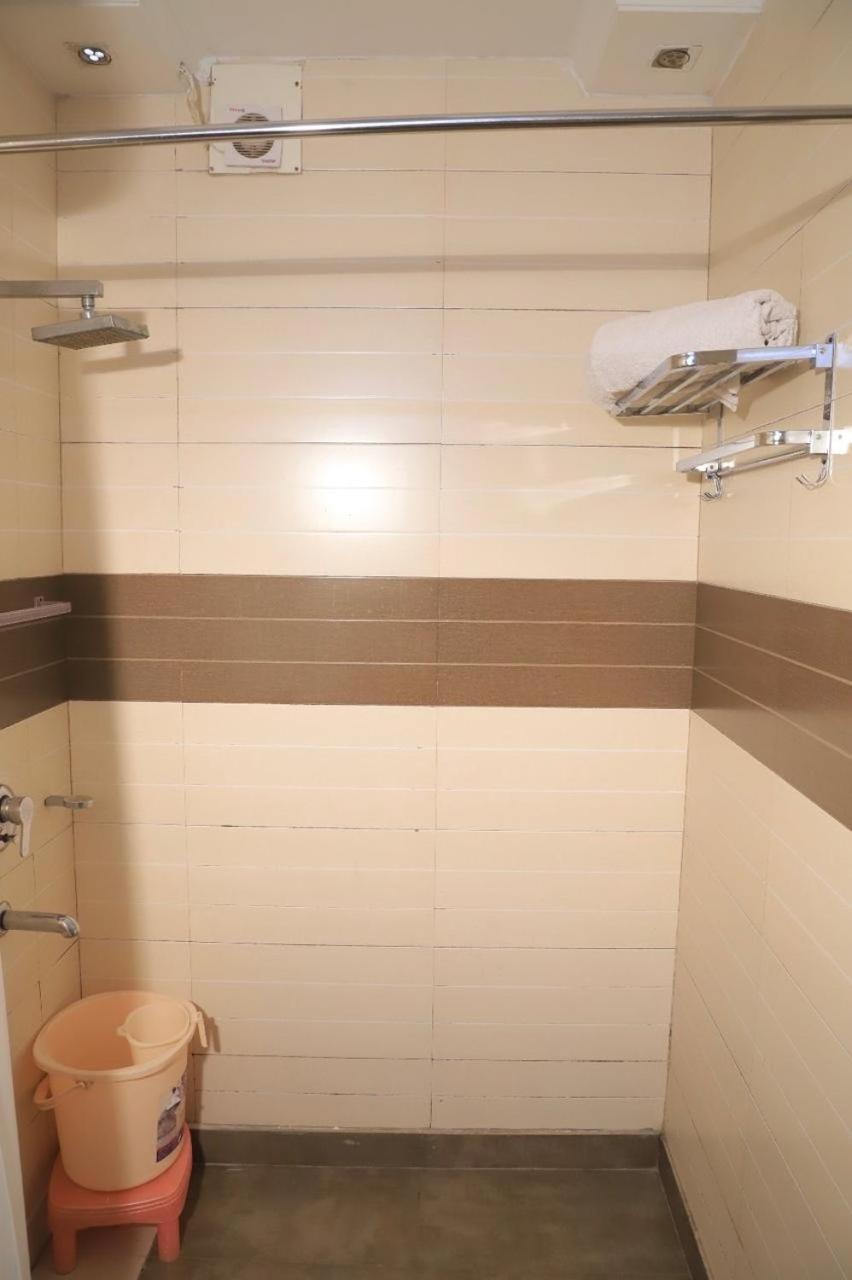 Divine India Service 3 Bhk D-198 Saket *