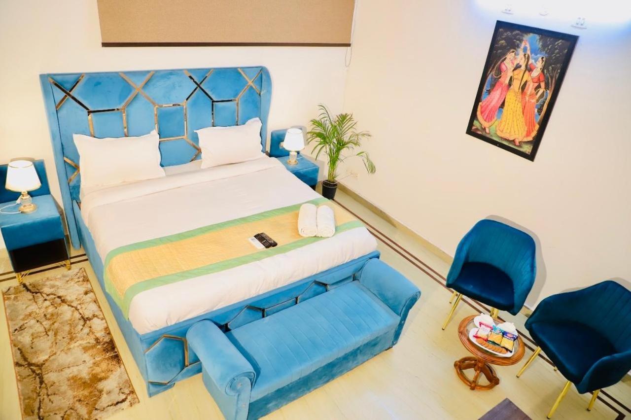 Apartment Divine India Service 3 Bhk D-198 Saket *