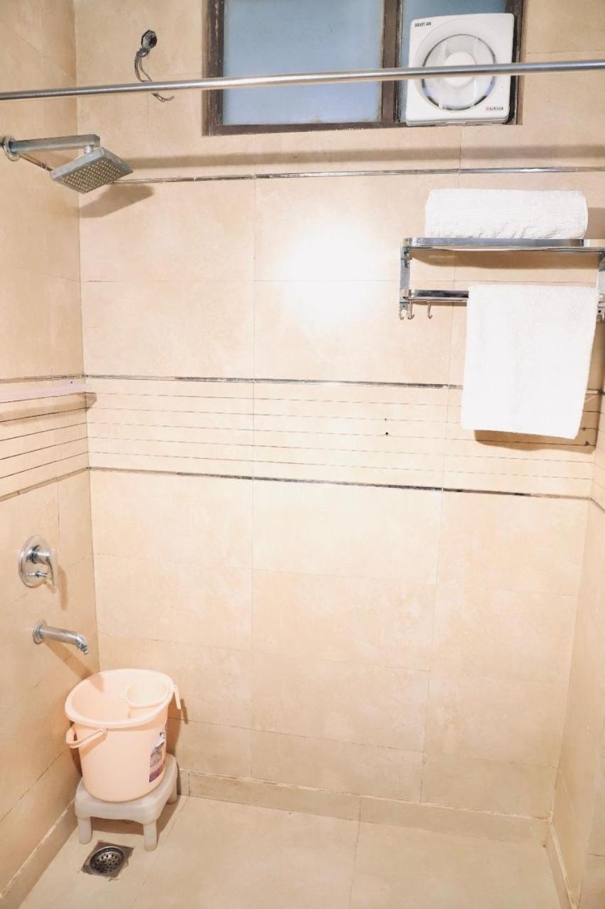 Apartment Divine India Service 3 Bhk D-198 Saket New Delhi